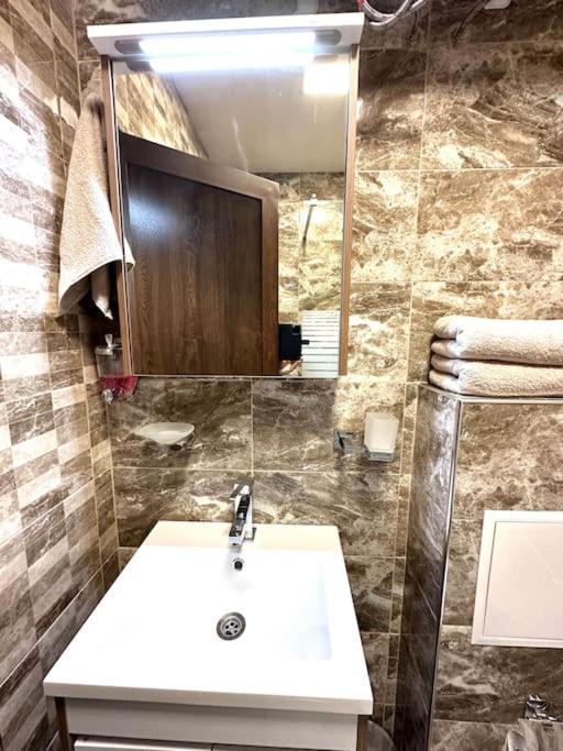 Green Park Apartment - Brand New Studio! Русе Екстер'єр фото