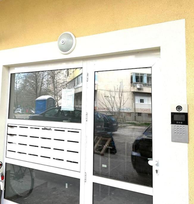 Green Park Apartment - Brand New Studio! Русе Екстер'єр фото